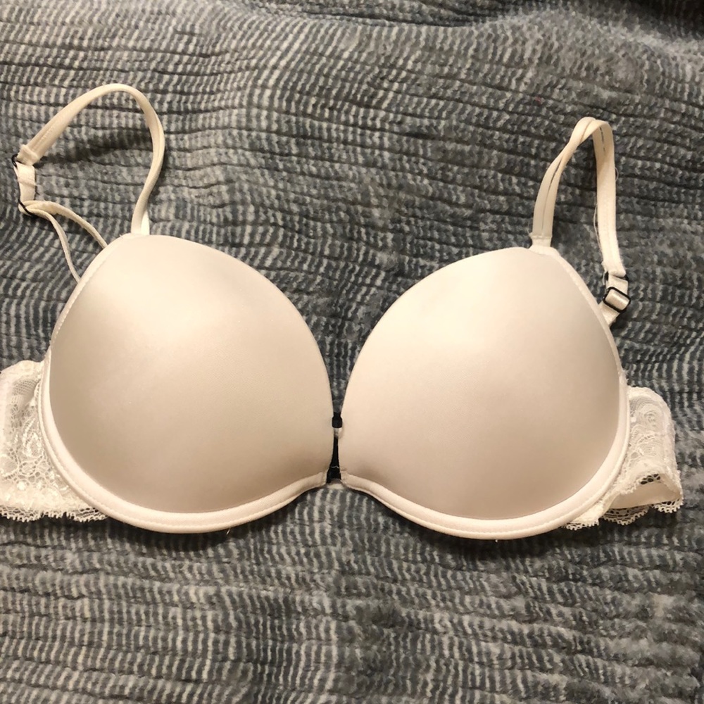 Fredrick’s of Hollywood add 2 cups bra size 34A